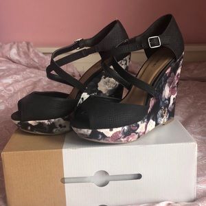 Summer floral sandals🌺